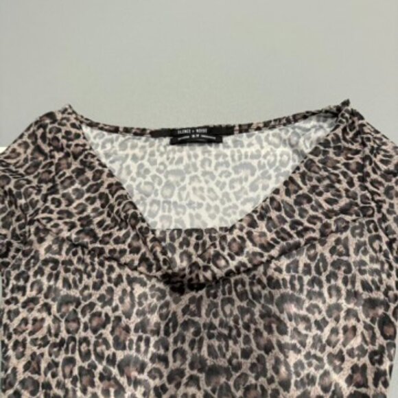 NWOT Silence + Noise Lara Off-The-Shoulder Top - Picture 4 of 6